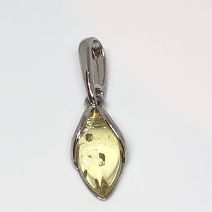 Amber pendant (AA25)